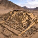 edificio-piramidal-visto-desde-un-dronse-conservan-seis-piramides-cada-una-de-ellas-con-una-escalera-central-orientada-hacia-determinadas-estrellas_f2623c6d_1200x630